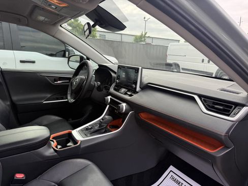 Used 2019 Toyota RAV4 Adventure AWD/4WD image 9