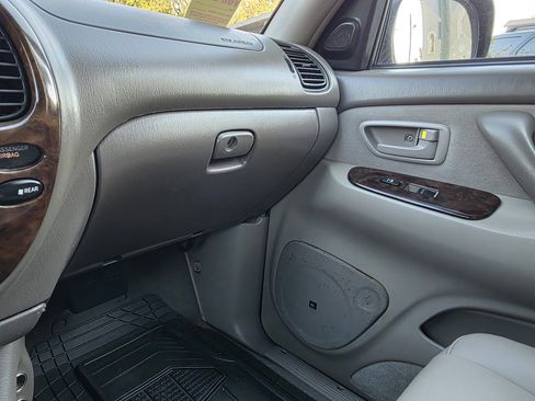 Used 2006 Toyota Sequoia SR5 image 19