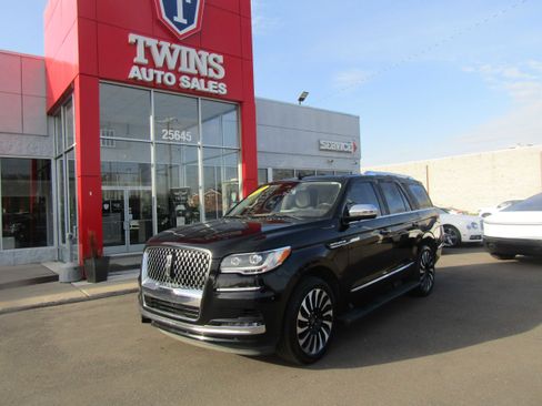 Used 2022 Lincoln Navigator Black Label image 2