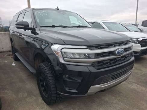 Used 2024 Ford Expedition Max XLT image 2