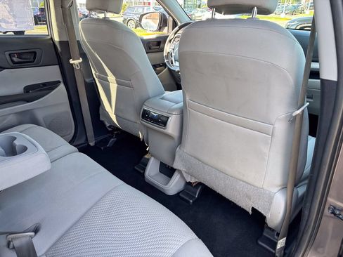 Used 2019 Toyota Highlander LE AWD/4WD image 33