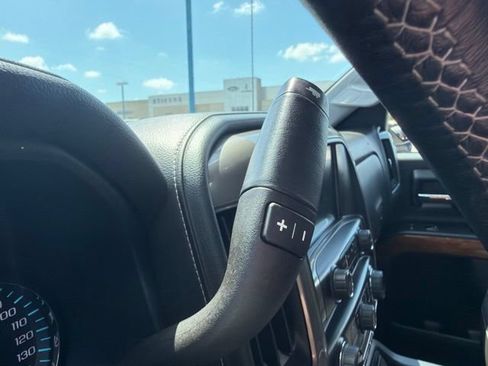 Used 2018 Chevrolet Silverado 1500 High Country AWD/4WD image 32