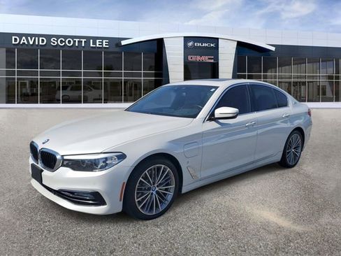 Used 2018 BMW 530e w/ Premium Package 2 RWD image 2