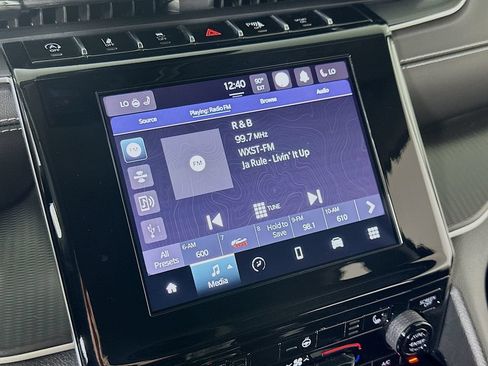 Used 2023 Jeep Grand Cherokee Laredo w/ Luxury Tech Group I RWD image 27