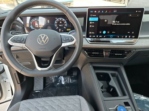 New 2025 Volkswagen Tiguan S image 9