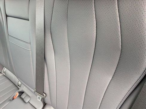 Used 2025 Mercedes-Benz E 350 4MATIC Sedan image 14