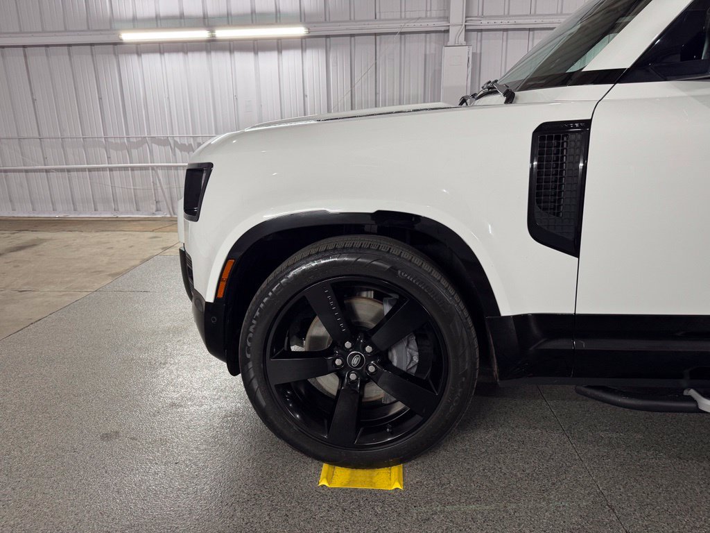 Used 2023 Land Rover Defender 110 X-Dynamic SE AWD/4WD image 18