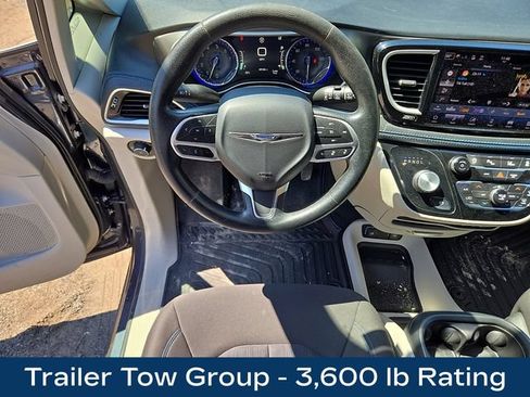 Used 2021 Chrysler Pacifica Touring AWD/4WD image 3
