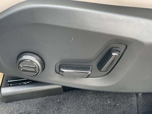 New 2026 Volvo XC90 B6 Plus w/ Protection Package Premier image 21