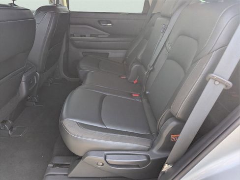 Used 2023 Nissan Pathfinder SL image 15