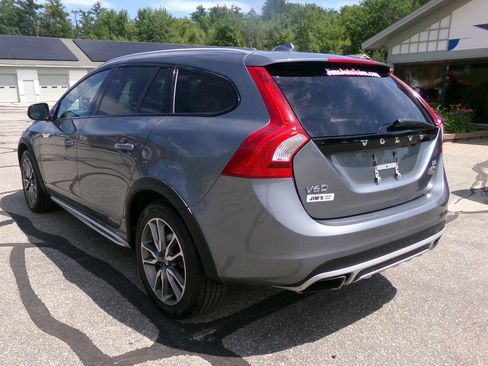 Used 2018 Volvo V60 T5 Cross Country AWD/4WD image 4