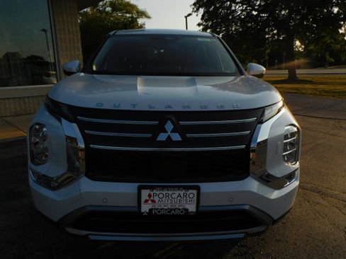 New 2025 Mitsubishi Outlander SE image 8