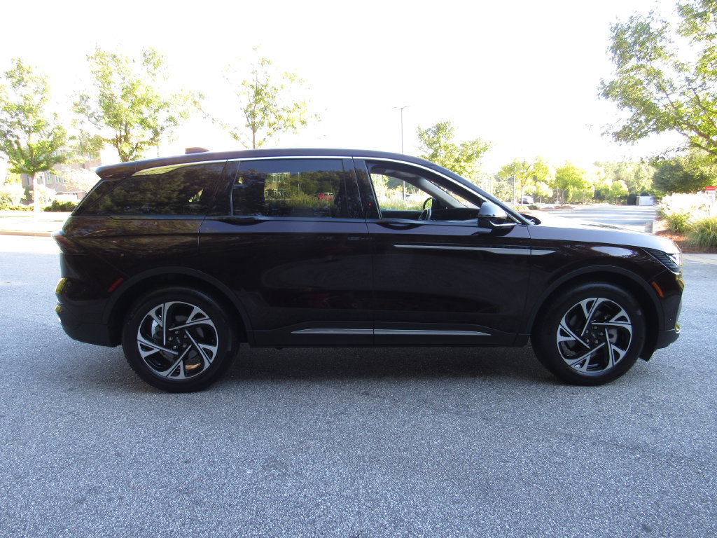 Used 2024 Lincoln Nautilus Premier AWD/4WD image 8
