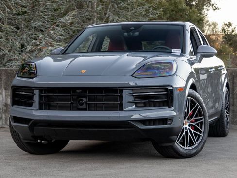 Certified 2025 Porsche Cayenne S image 1