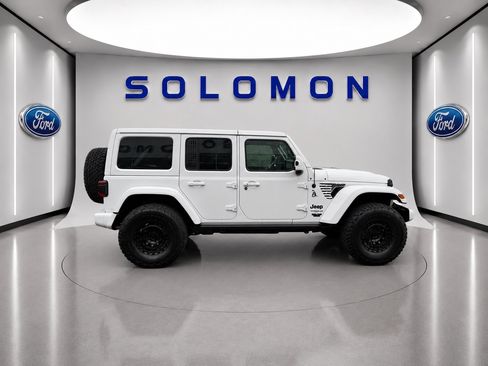 Used 2021 Jeep Wrangler Unlimited Sahara AWD/4WD image 4