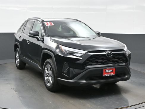 Used 2025 Toyota RAV4 XLE AWD/4WD image 8