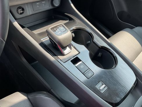 Used 2025 Nissan Rogue SV w/ SV Premium Package FWD image 12