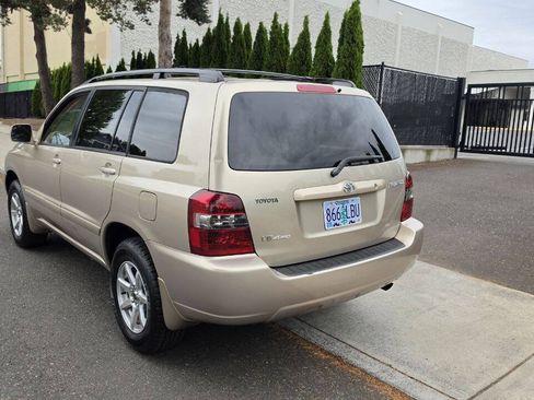 Used 2007 Toyota Highlander 4WD V6 w/ 3rd Row image 7