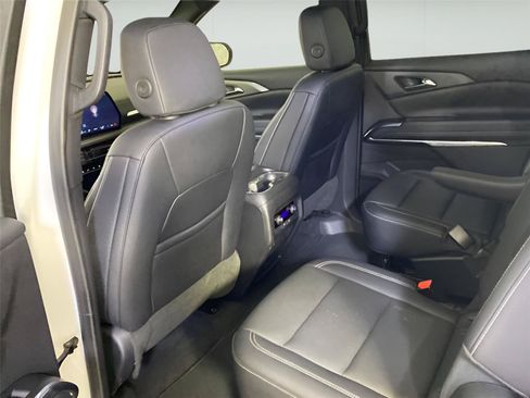 Used 2025 Chevrolet Traverse LT FWD image 40