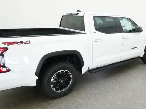 Used 2026 Toyota Tundra SR5 AWD/4WD image 9