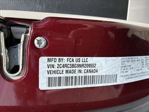 Used 2022 Chrysler Pacifica Touring-L image 15