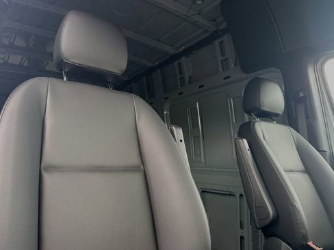 Used 2024 Mercedes-Benz Sprinter 2500 image 17