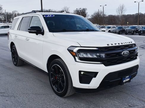 Used 2023 Ford Expedition Limited image 13