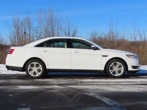 Used 2013 Ford Taurus SEL image 2