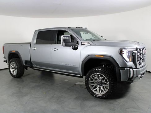 Used 2025 GMC Sierra 2500 Denali w/ Denali Reserve Package image 13