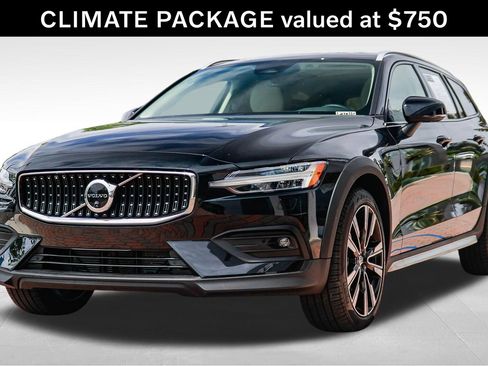 Certified 2026 Volvo V60 B5 Cross Country Ultra w/ Climate Package AWD/4WD image 3