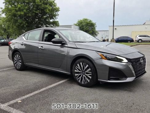 Used 2025 Nissan Altima 2.5 SV FWD image 7