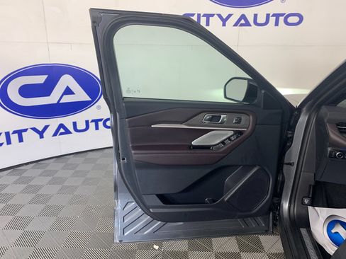 Used 2025 Ford Explorer Platinum RWD image 13