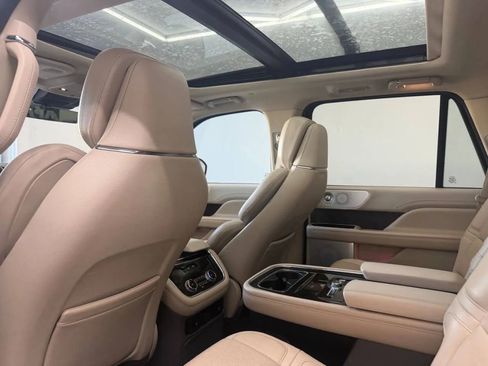 Used 2021 Lincoln Navigator Reserve AWD/4WD image 19