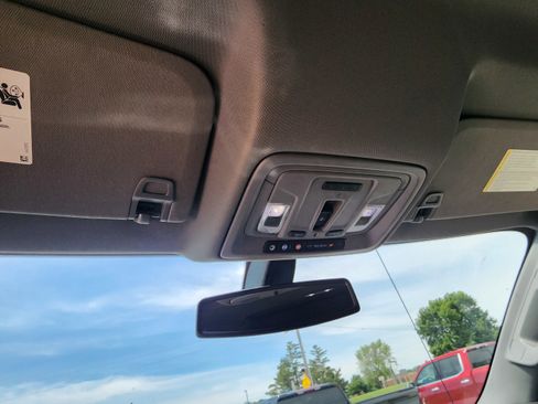 Used 2020 Chevrolet Silverado 1500 LTZ AWD/4WD image 18