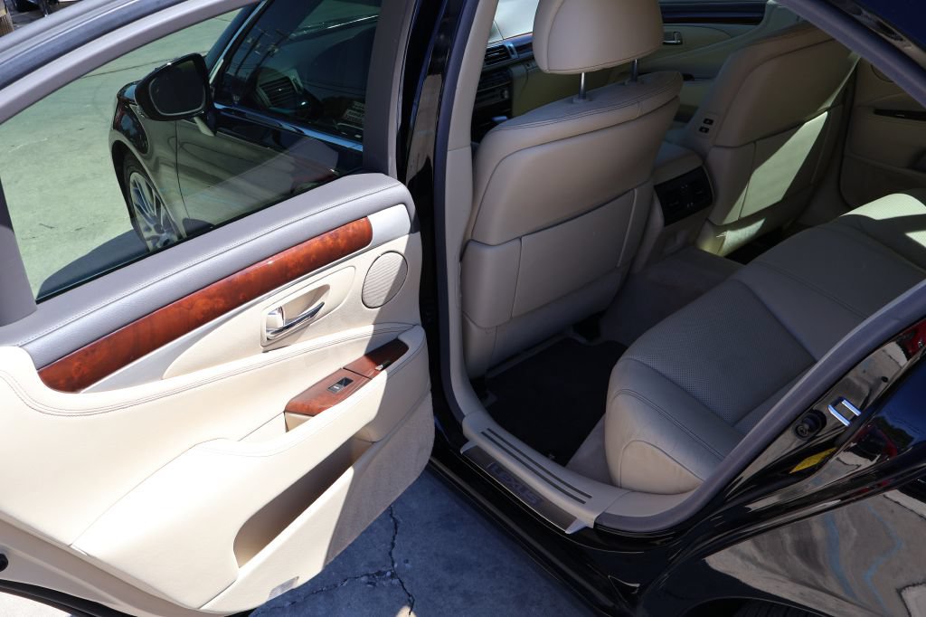 Used 2014 Lexus LS 460 w/ Comfort Package RWD image 17