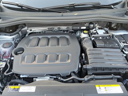 New 2025 Volkswagen Tiguan SE image 28
