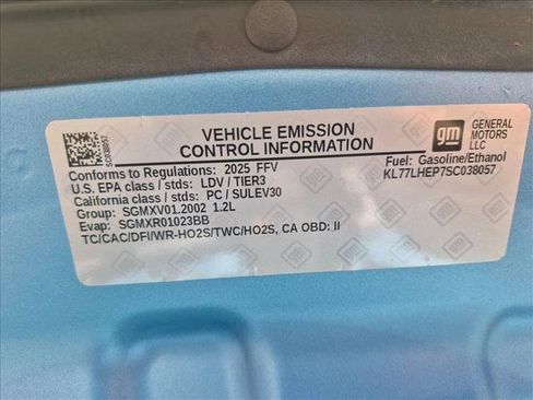 Used 2025 Chevrolet Trax LT w/ LPO, Blackout Package FWD image 22