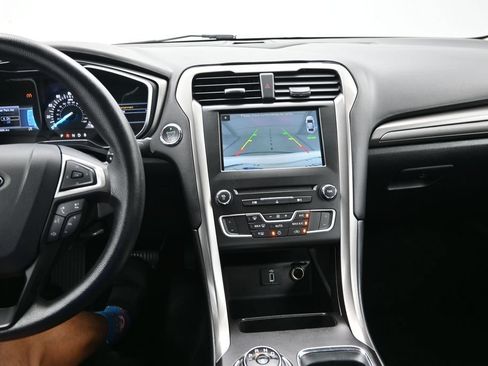 Used 2017 Ford Fusion SE w/ Fusion SE Technology Package FWD image 21