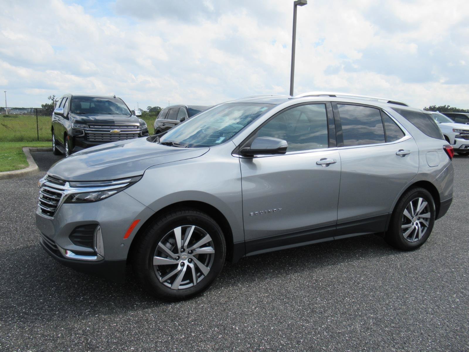 Used 2024 Chevrolet Equinox Premier FWD image 4