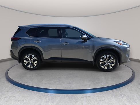 Used 2021 Nissan Rogue SV w/ Premium Package FWD image 5