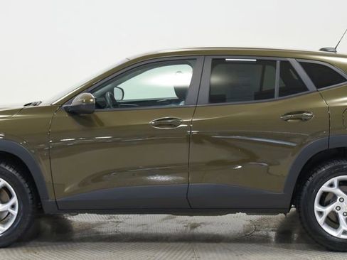 Used 2024 Chevrolet Trax LS w/ LS Convenience Package FWD image 8