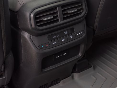 Used 2025 Honda Pilot Touring image 21