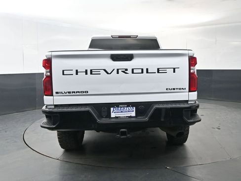 Used 2021 Chevrolet Silverado 2500 Custom w/ Custom Value Package AWD/4WD image 4