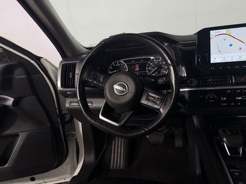 Used 2024 Nissan Pathfinder SL FWD image 16