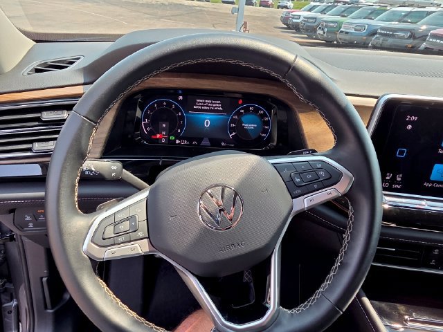 Used 2024 Volkswagen Atlas SE AWD/4WD image 28