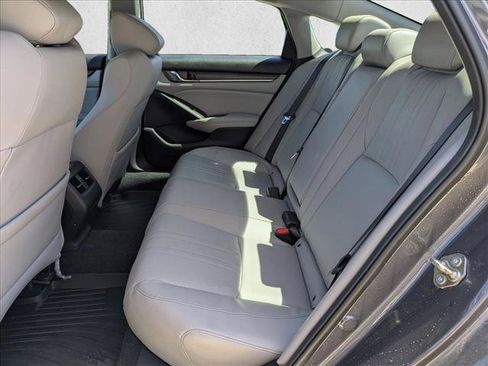 Used 2018 Honda Accord Touring image 19
