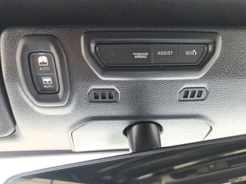 Used 2019 Jeep Wrangler Unlimited Sahara w/ Uconnect 4C Nav & Sound Group AWD/4WD image 29