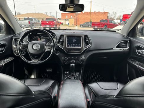 Used 2020 Jeep Cherokee Trailhawk w/ Cold Weather Group image 9