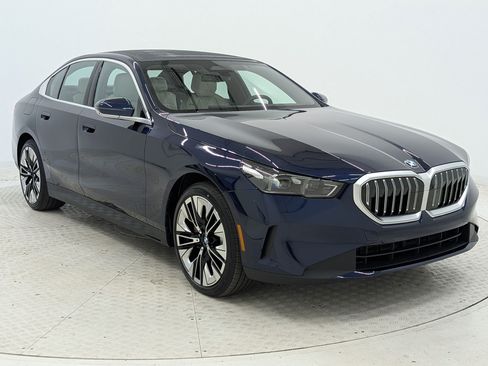 New 2026 BMW 530i w/ Premium Package RWD image 7