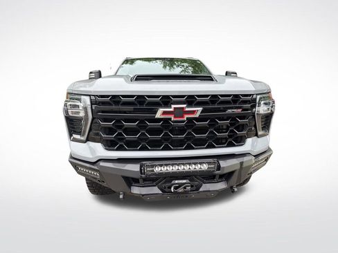 Used 2024 Chevrolet Silverado 2500 ZR2 w/ Technology Package AWD/4WD image 3